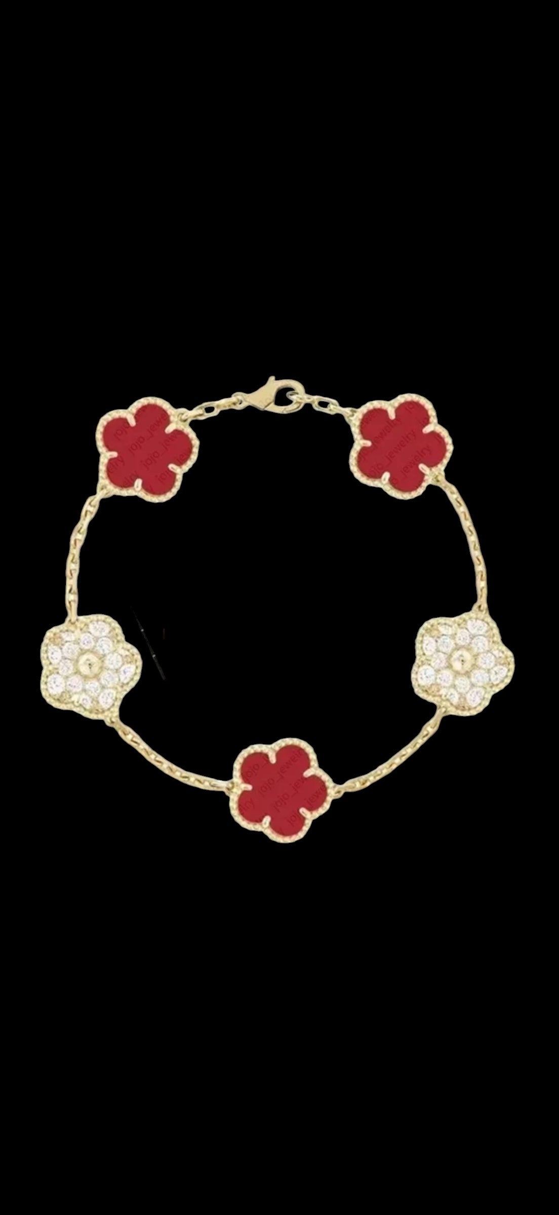 Elegant clover bracelet