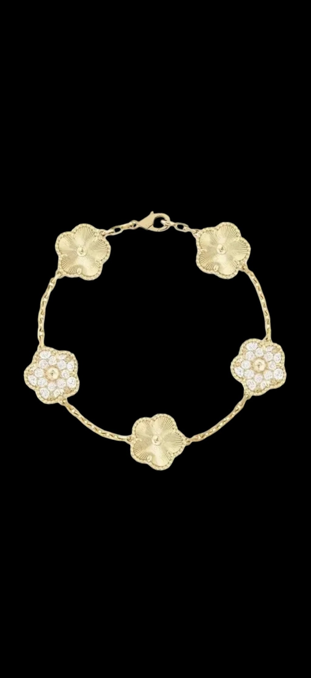 Elegant clover bracelet