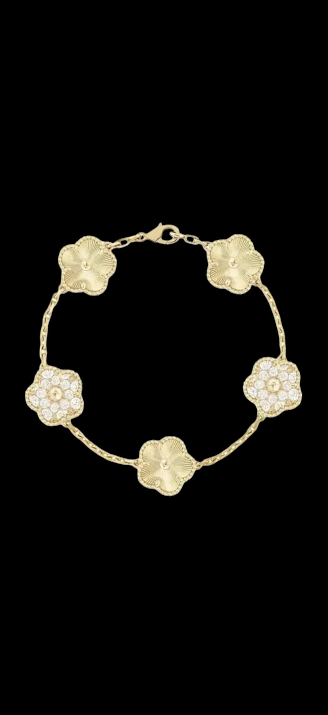 Elegant clover bracelet
