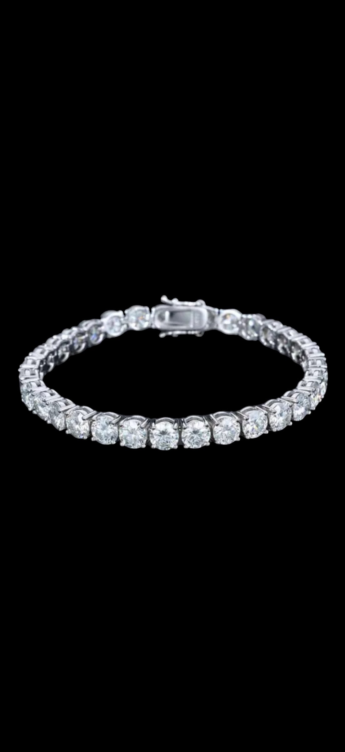Luxurious diamond bracelet