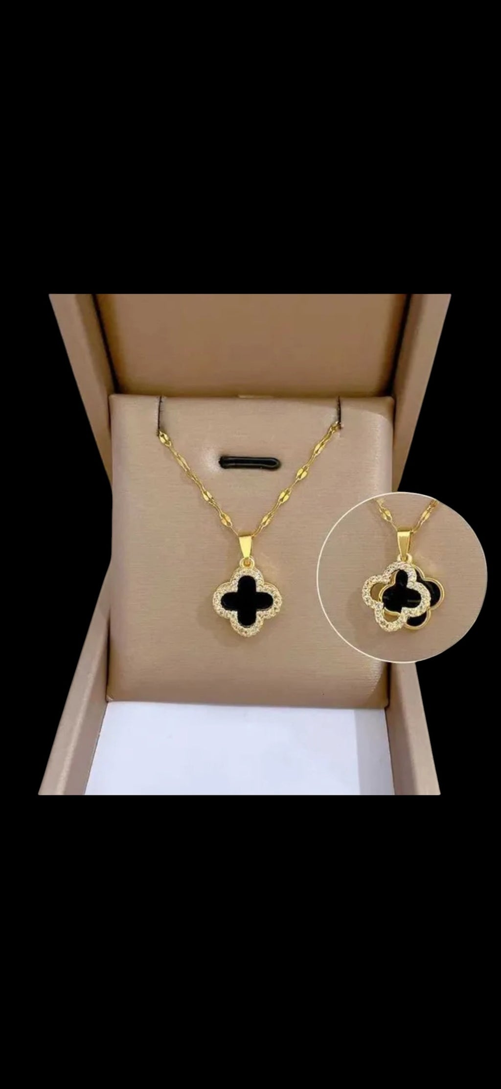 Clover necklace