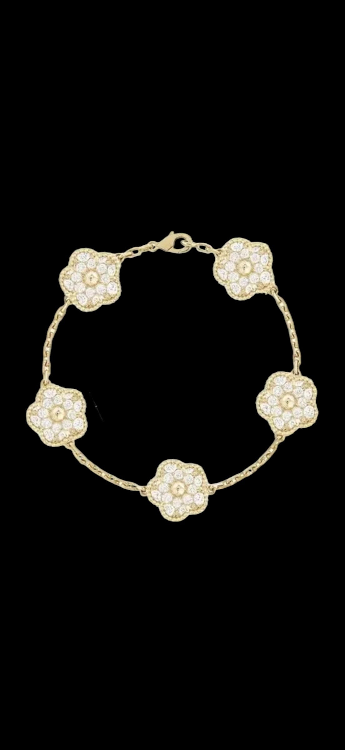 Elegant clover bracelet