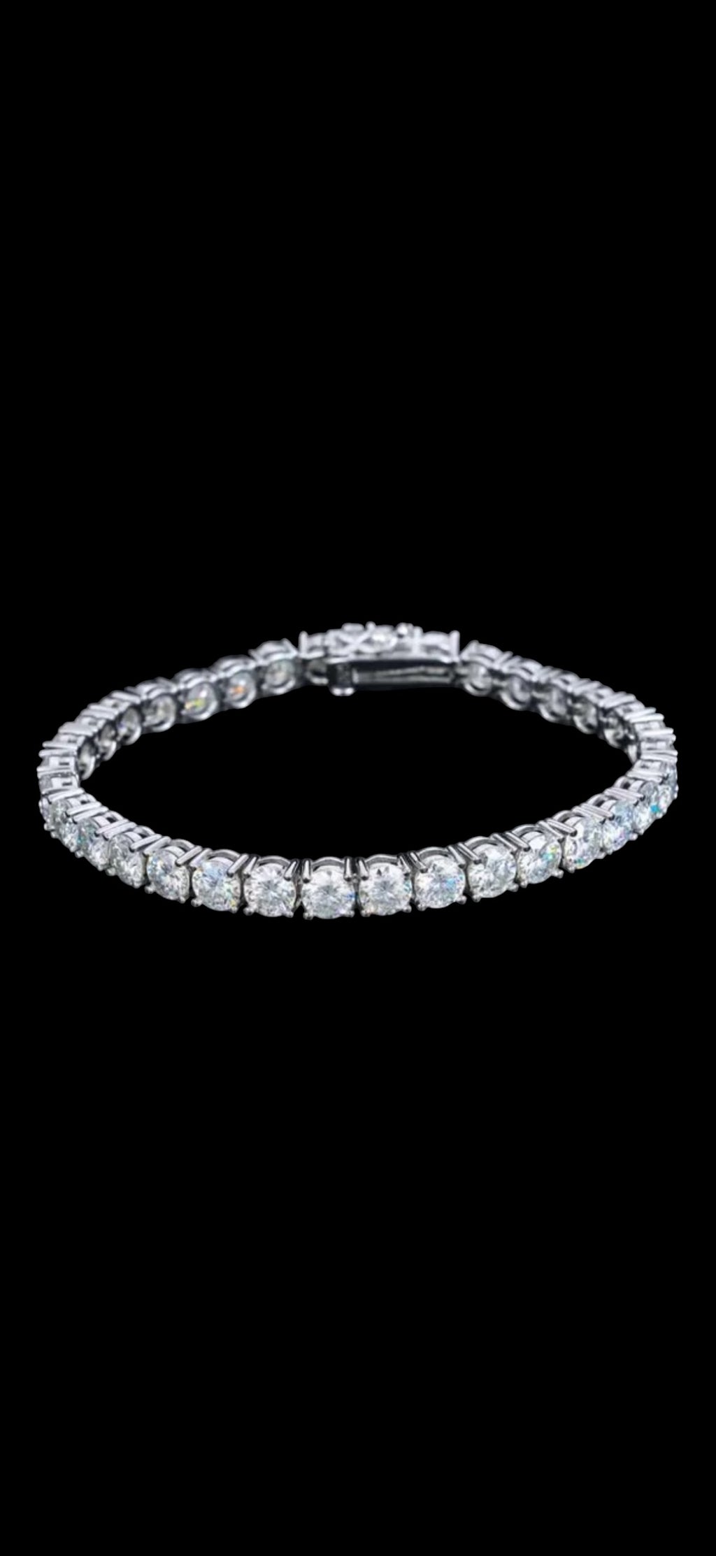 Luxurious diamond bracelet