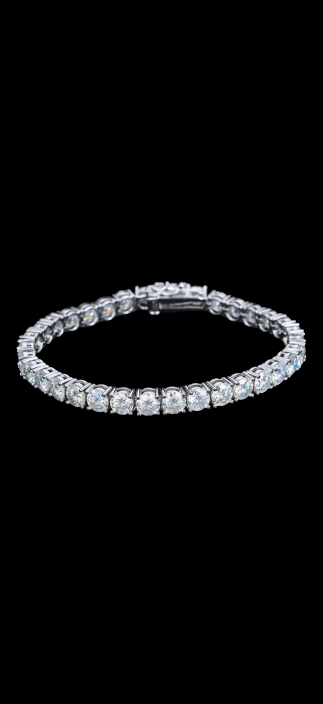 Luxurious diamond bracelet
