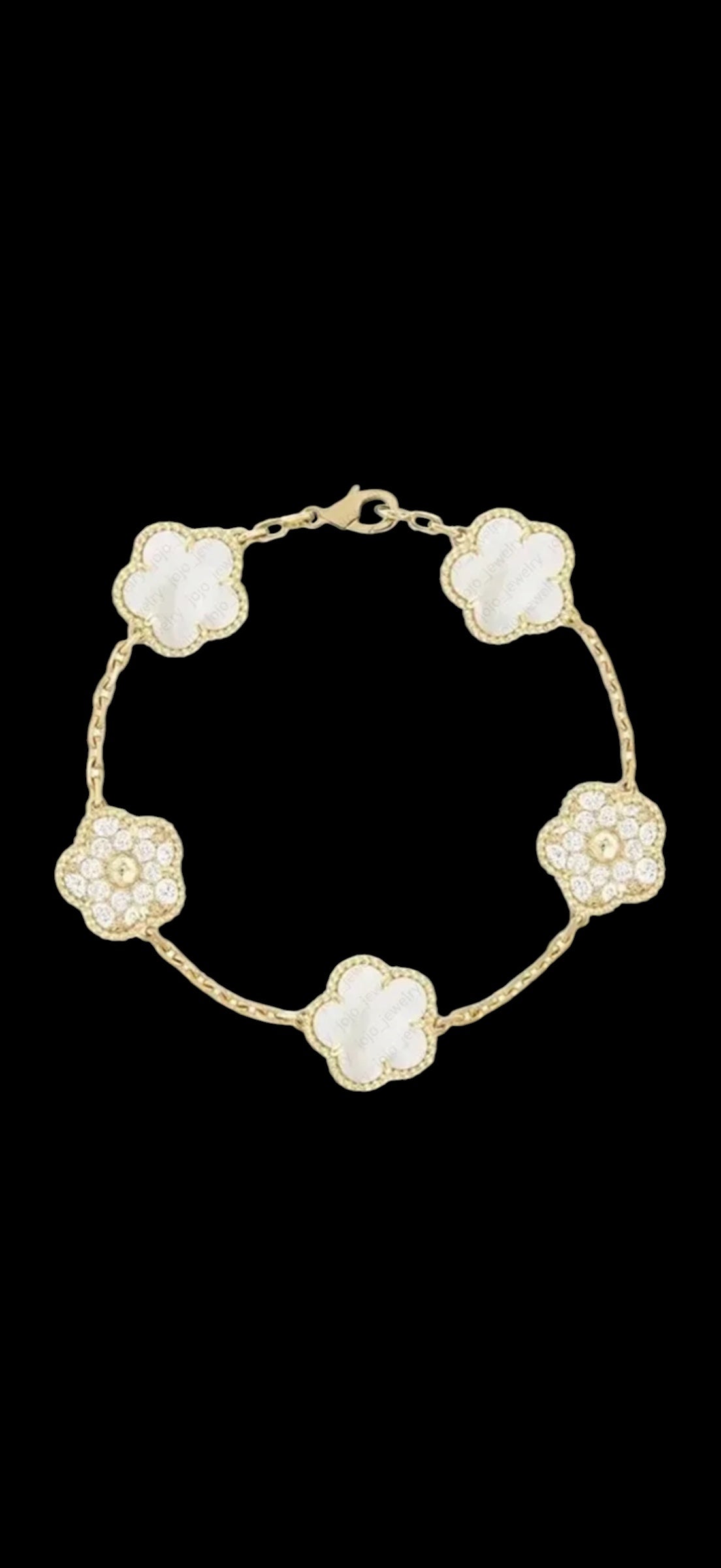 Elegant clover bracelet