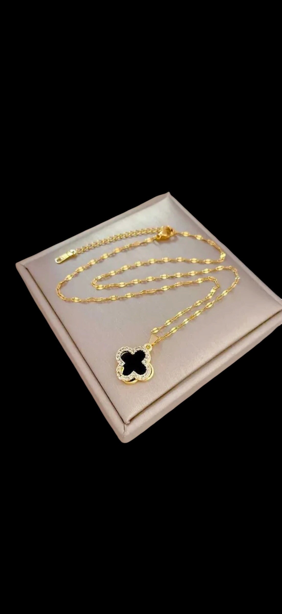 Clover necklace