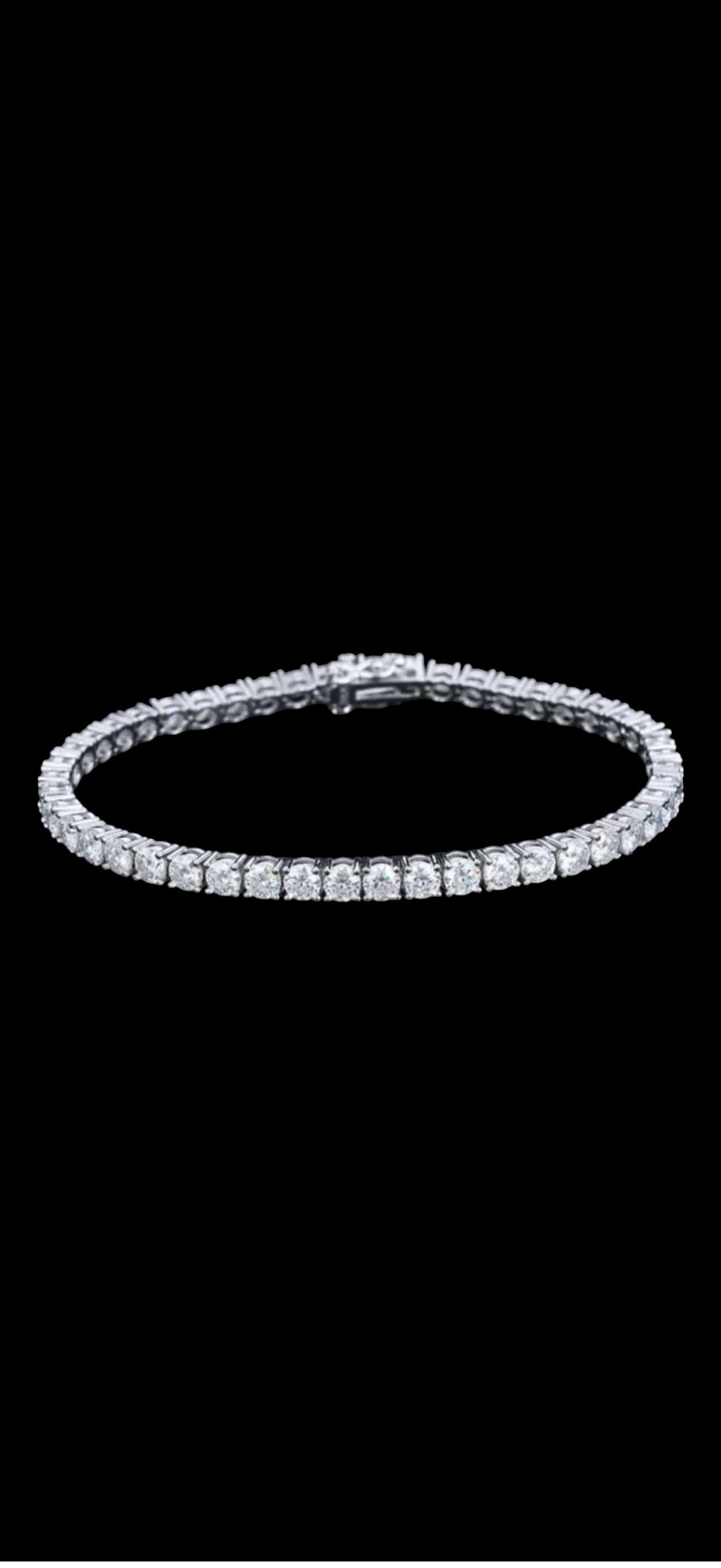 Luxurious diamond bracelet