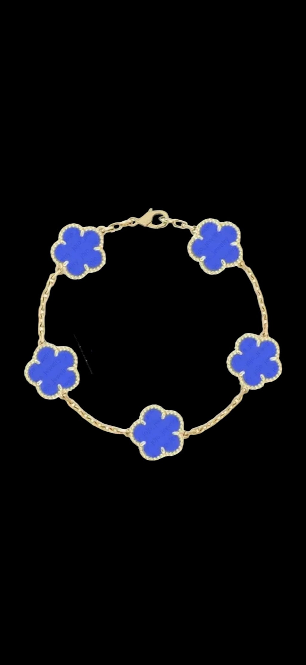 Elegant clover bracelet