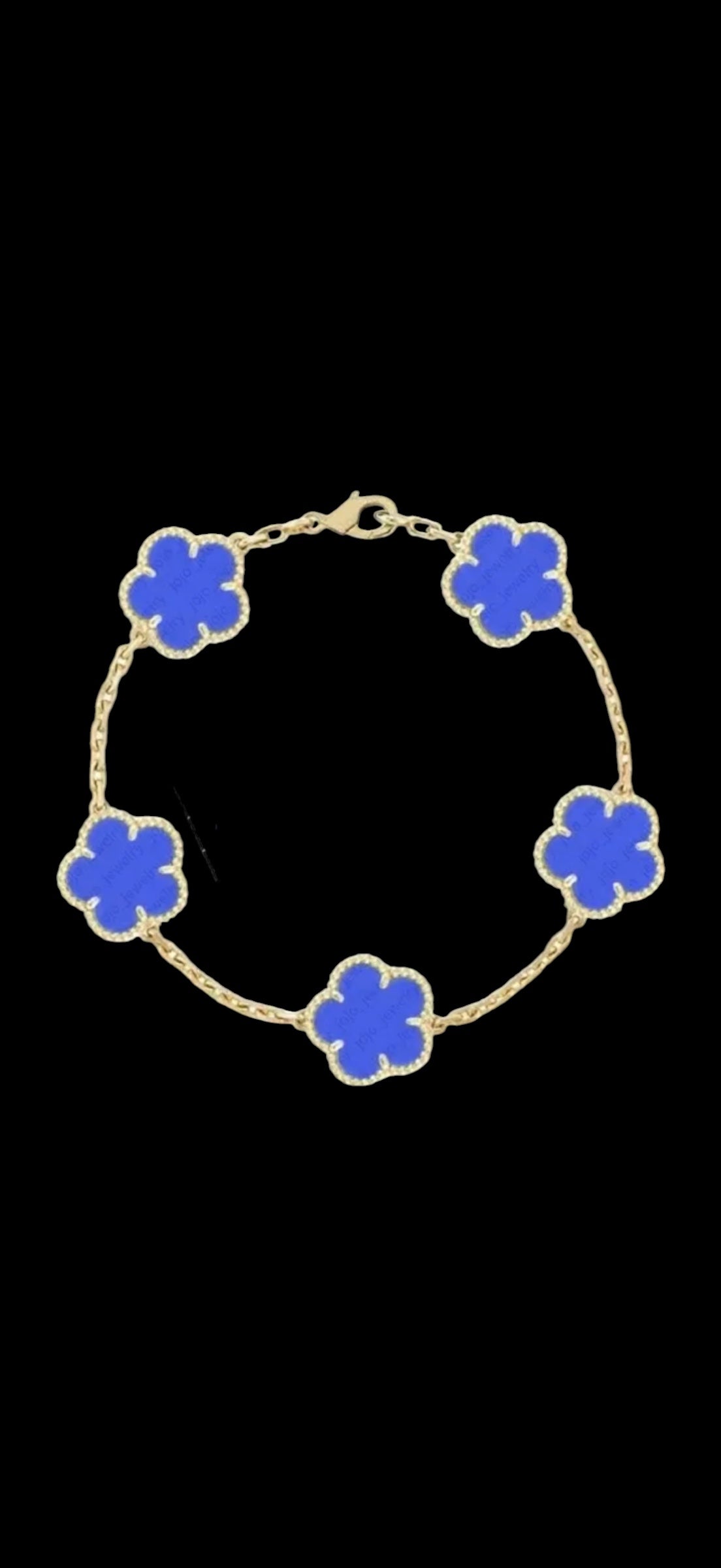 Elegant clover bracelet